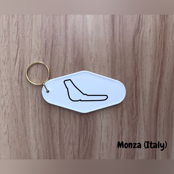 F1 Customizable Track Keychain - Picture 4 of 7